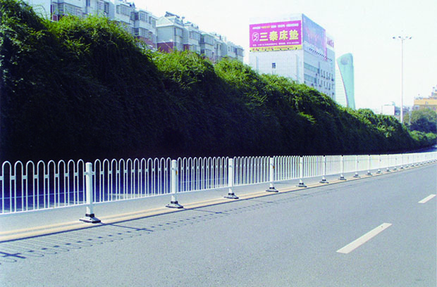 交通護(hù)欄是城市道路重要防護(hù)設(shè)施